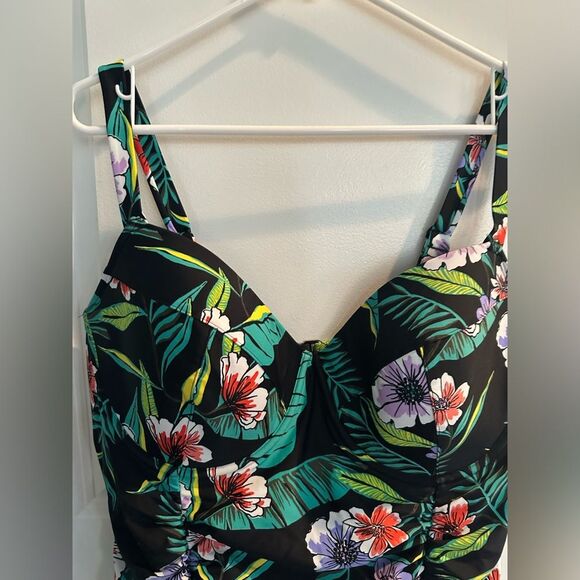 NWT Old Navy Women’s One Piece Floral Swimsuit Size Plus 2X - Picture 2 of 11